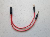 3.5 mm (Ž) razdelilni adapter na 2 x 3.5 mm (M – mikrofon + slušalke)