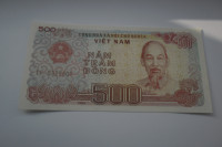 BANKOVEC VIETNAM 500  DONG 1988 UNC
