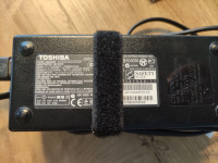 Toshiba napajalnik 120W