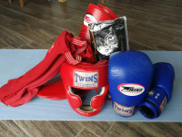 Komplet za kickbox, tajski boks, MMA (rokavice, čelade, ščitniki)