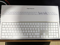 Apple Magic Keyboard z numeričnim delom - International English