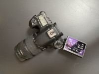 Canon 70D DSLR + objektiv 18-135mm + 2 bateriji