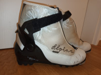 Ženski čevlji za tek na smučeh alpina št. 39
