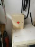 Prodam staro škatlo rdečega križa. tel.031/735-058