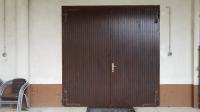 Industrijska lesena vrata za delavnico ali garažo, izolirana