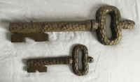Okrasni lesen ključ za obešanje ključev