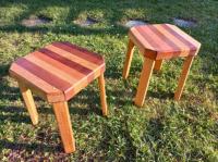 Ročno izdelan stolček iz masivnega lesa