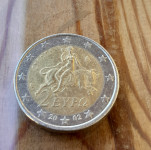 Grški kovanec 2€ 2002 s napako na spodnji zvezdi se nahaja črka S
