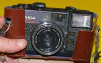 Prodam analogni fotoaparat Konica C35