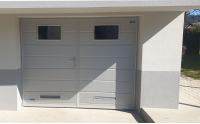 Dvokrilna garažna vrata HANUS dimenzije 2420 x 2090 bela barva