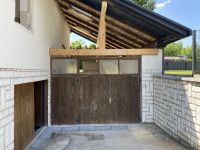 Velika lesena garažna vrata z nadsvetlobo 365 x 272
