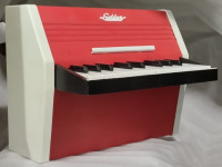 Vintage igrača klavir "Golden", proizvedena v NDR *