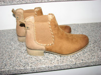 ženski gležnarji, zimski čevlji št. 39, NOVI