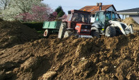 Zemlja za nasip / izravnavo okolice (izkop travnika pred hišo)