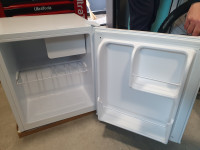 VOX mini hladilnik, 40l, kot nov, rabljen 2 sezoni po nekaj dni