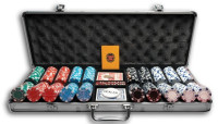 Poker žetoni v kovčku