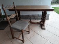 Starinska miza s stoli