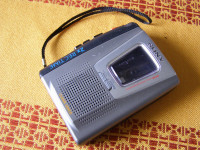 Snemalnik na kasete - Sony TCM-20DV - v okvari