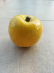 Keramična figura jabolka