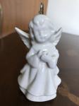Porcelanast angelček, ki moli