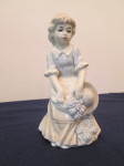 Porcelanasta figurica punčka s klobukom porcelan kip - Gilde