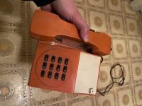 Starinski stenski telefon
