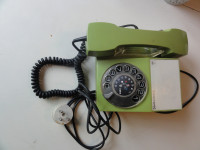 Telefoni za zbiratelje ena ŠTEVILČNICA,zeleni in rudeči STAR TELEFON