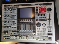 Roland MC-909 sampling groovebox