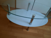 Ovalna steklena klubska mizica za dnevno sobo