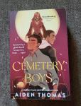 Knjiga v angleščini- Cemetery boys