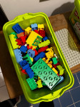 4 škatle lego kock