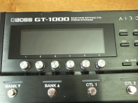 Studijska naprava Boss GT 1000 - malo rabljena