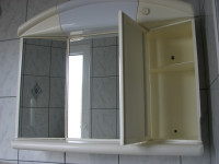 kopalniška omarica z ogledalom