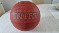 Žoga za košarko Pro touch COLLEGE-otroška je malo manjša od klasične