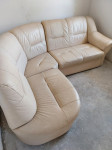 Kotni kavč - sedežna garnitura ODLIČNO OHRANJENA iz mehkega usnja