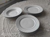 Retro set 11-ih jedilnih krožnikov, porcelan s tanko srebrno črto