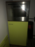 kuhinjske fronte z vgradnjim pomivalnim strojem, hladilnik in pečico