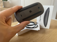 Apple Magic Mouse 2 v črni barvi