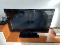 LG televizija 42” (42LE5300)
