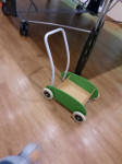 Lesen voziček Ikea kot pomoč pri hoji