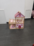 Otroška lesena hišica