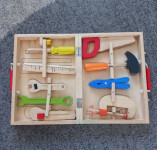 Otroška lesena škatla z orodjem