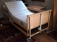 bolniška postelja