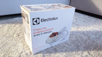 Nov ročni mešalnik Electrolux EHM3300