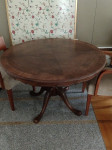 okrogla lesena miza raztegljiva