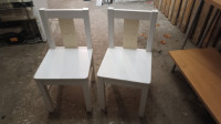 Dva lesena otroška stola (stolčka)