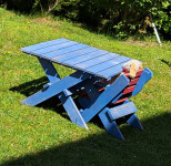 Lesena otroška mizica in stolček