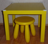 Mala rumena miza in 3x otroški stolček, cena za vse skupaj