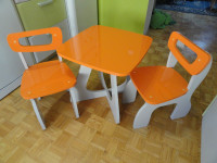 Otroška mizica + 2 stola