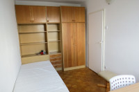 Soba za študenta/ko blizu Med. fak., soupo. kuhinje in kopalnice